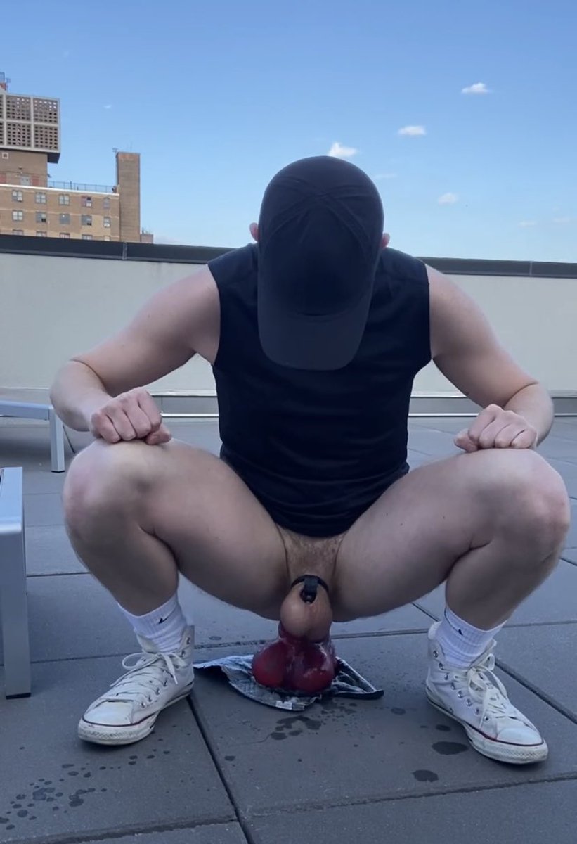 oinkhole's tweet photo. @bigbuttgeek damn, this has me missing my old rooftop https://t.co/cNXHIV5yEg
