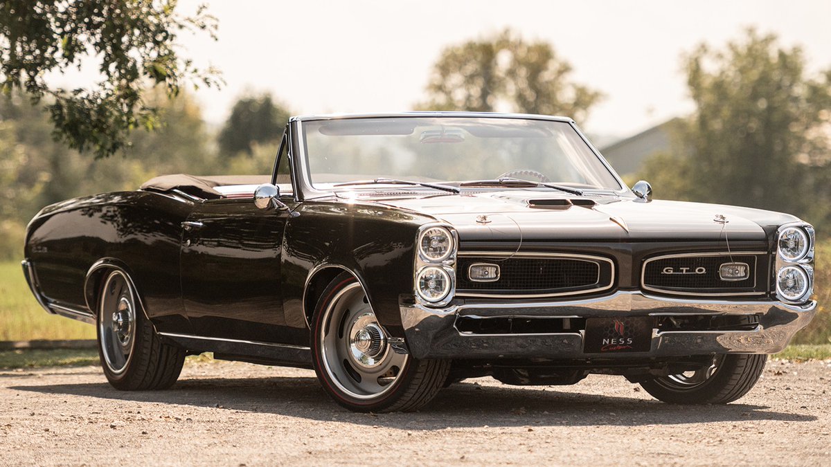 Barrett_Jackson's tweet photo. A Tesla-powered #Pontiac #GTO?! This custom #ElectroMod 1966 #PontiacGTO #convertible is powered by a @Tesla 50 KWHR 350hp electric motor. Silently crossing the block with No Reserve, January 20-28.
Read more about this Pontiac GTO: https://t.co/wHELTAx2Is https://t.co/riSRV91iuA