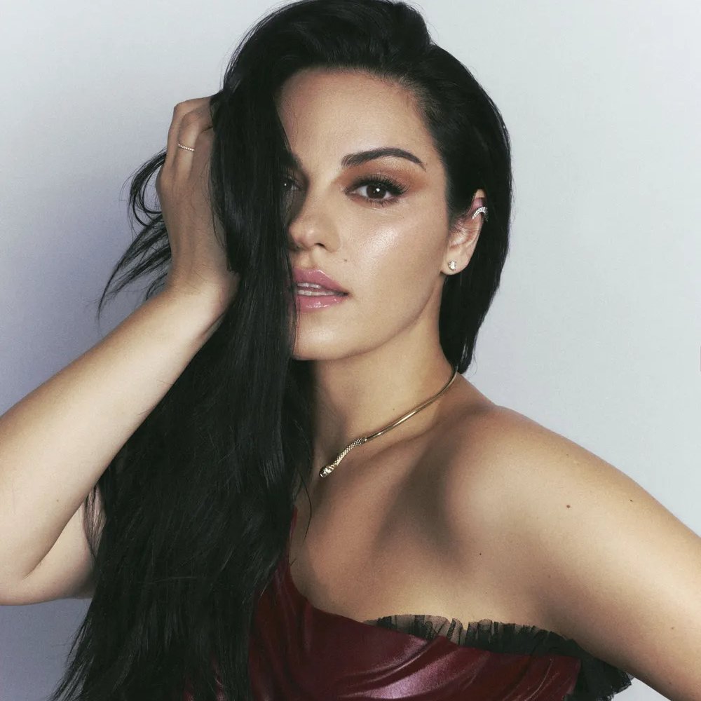SiteMaiPerroni's tweet photo. "A realidade é que o meu futuro não é na música. Quem sabe, algum dia faço uma canção que eu goste, e eu publique nas redes, quem sabe, mas não uma carreira solo como cantora" #MaitePerroniNaGlamour https://t.co/Vf2mfMmGI4