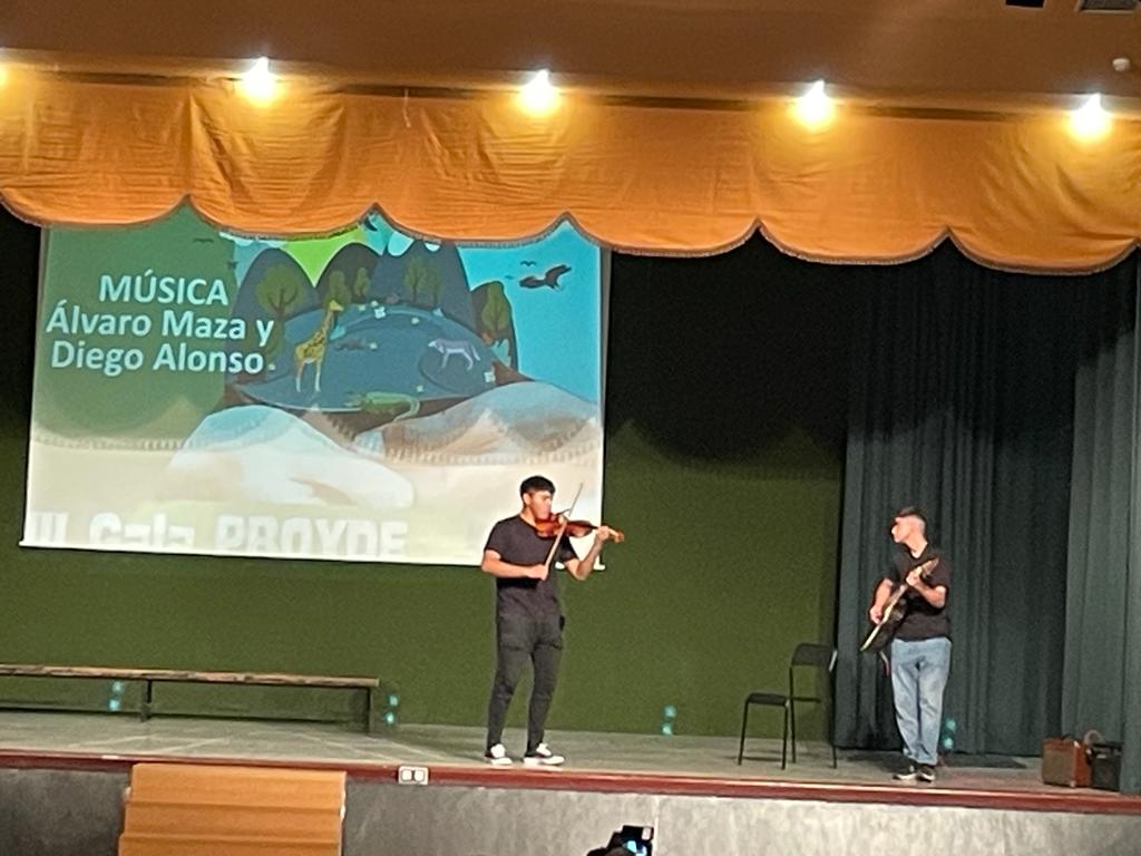 LaSalleInstituc's tweet photo. ¡Gran Gala PROYDE! Una tarde mágica, musical y llena de ilusión por lo que ayuda nuestra ONG, que somos todos…. #GRACIAS familias por vuestro apoyo y colaboración! Porque mucha #gentepequeña, haciendo cosas pequeñas, en muchos lugares pequeños….podemos cambiar el mundo!🌍 https://t.co/B0wD9rWkUt