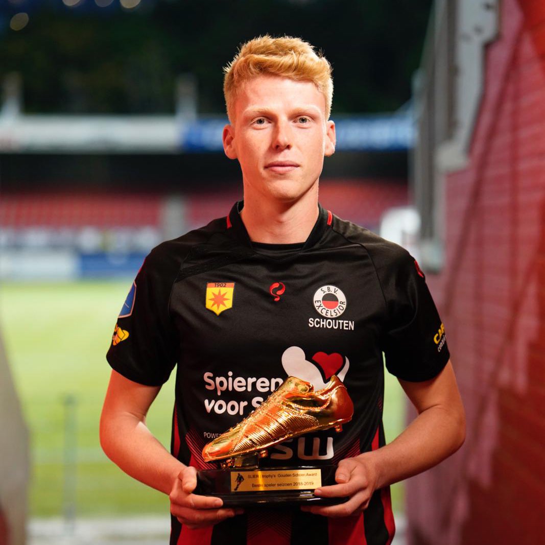 ProExcelsior's tweet photo. Dit is niet zomaar een trofee… Drie voormalig Pro Excelsior spelers van het jaar op het veld bij Oranje deze interlandperiode! 🤩

🟠🔴⚫️ #NEDIRL #GIBNED https://t.co/0uSNVL1QGS