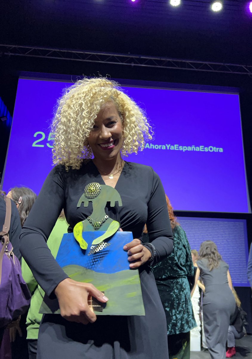 Por mi abuela, por mis tías, por mi madre, por mis amigas, por mis compañeras, y por todas las mujeres que me rodean. 

Gracias a todas, este reconocimiento también es vuestro. 

💜