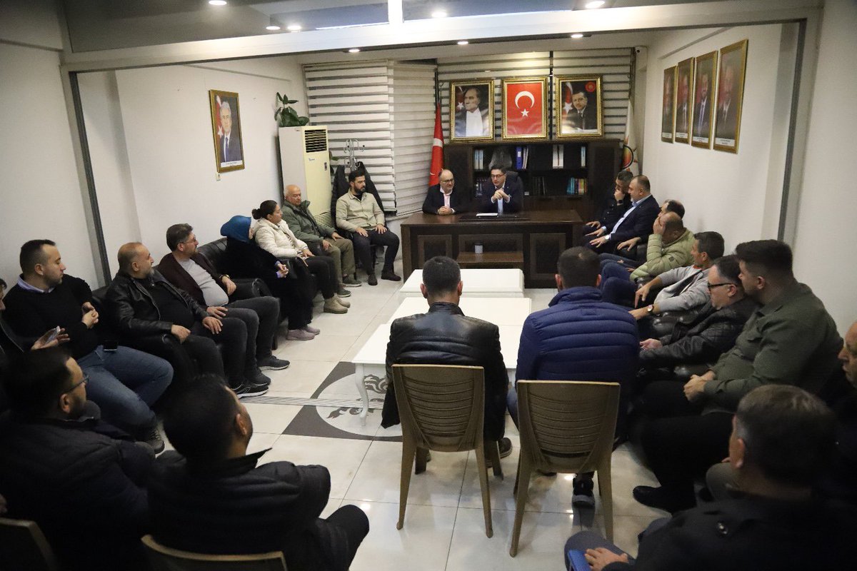 31 Mart 2024 tarihinde gerçekleşecek olan Mahalli idareler Seçimi Aday Adaylığı resmî başvurusunu yapan Fatih Füzün evraklarını İlçe Başkanımız İsmail Ahmet Sözcüer’e teslim etti.