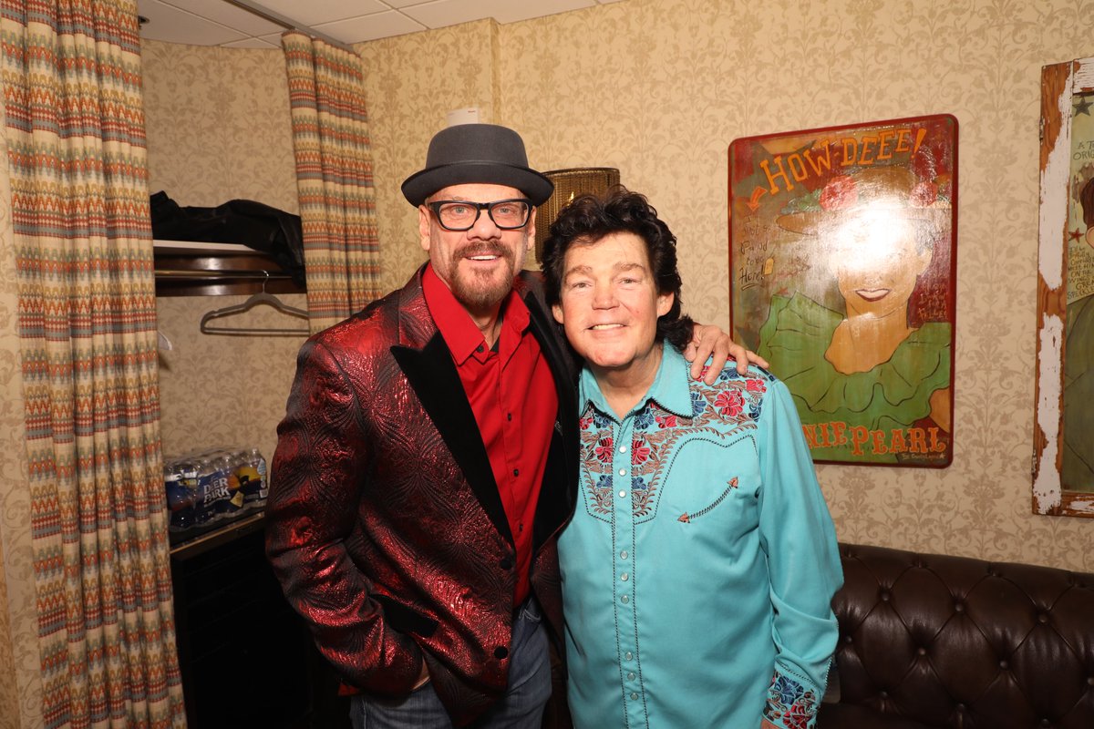 Shenandoahband's tweet photo. A great night with our friends supporting Christmas 4 Kids. 🎄 https://t.co/Mo3QjXdG6N