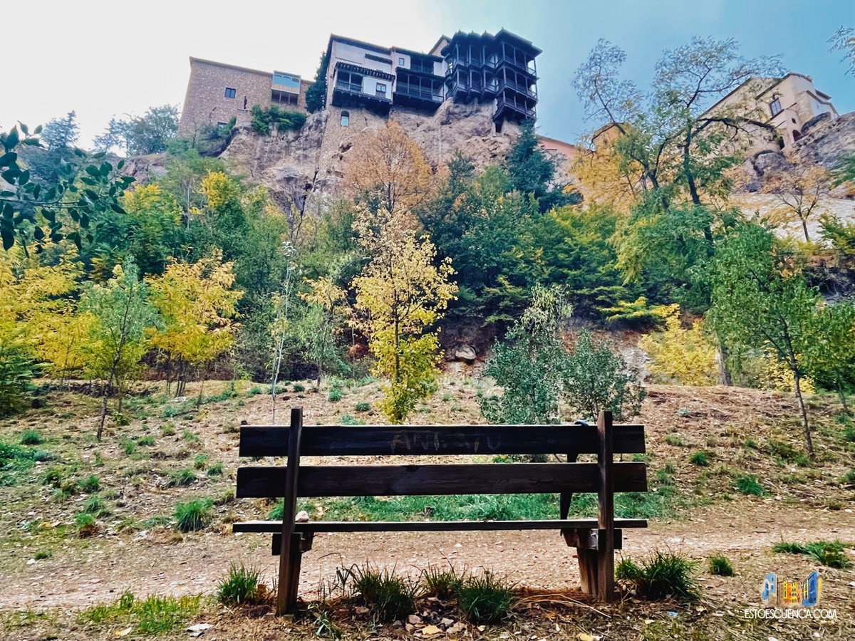 estoescuenca's tweet photo. 🍁🍁El #Otoño se va yendo de #Cuenca hoja a hoja a estas alturas de noviembre, pero todavía puedes venir a disfrutar del color y la belleza del paisaje de la ciudad antes que el invierno desnude a la naturaleza.
¡Te esperamos en Cuenca!😉😉 https://t.co/Llk0Zi3CBm