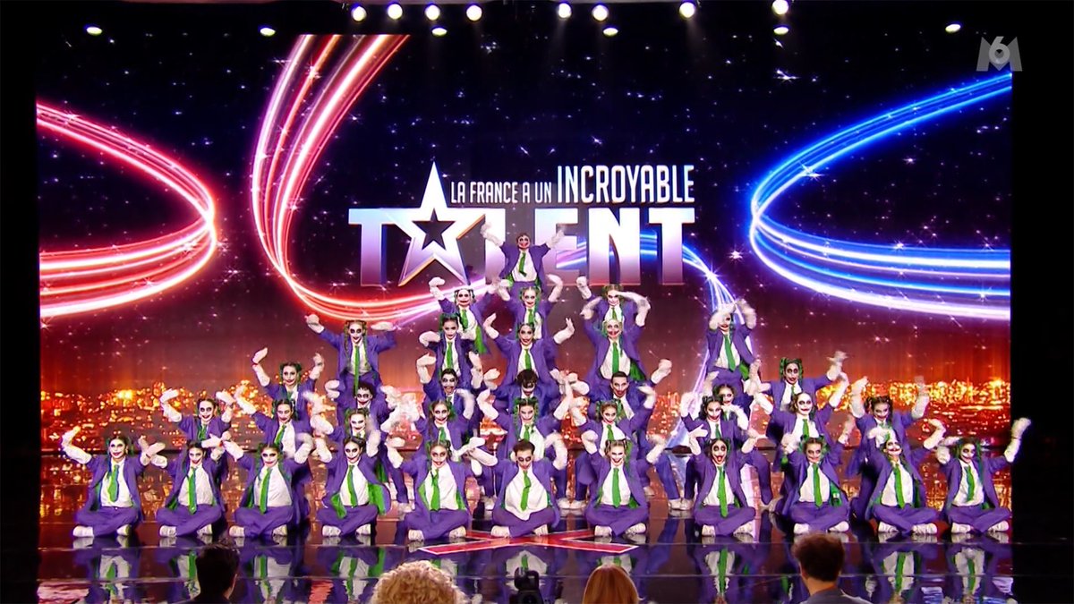 tweetolivier's tweet photo. #LFAUIT Non mais #MegaUnity en finale saison 16 qui remettent ça c'est beau mais quoi de nouveau depuis la saison 16 certes le meilleur groupe de danse 
4 OUI et un golden buzzer de Marianne donc en ½finale
Une situation discutable https://t.co/ST78gSMti0