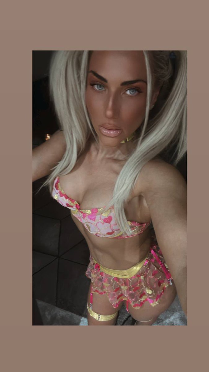 ItsSiennaKnight's tweet photo. Happy Tuesday luvs! 😘 https://t.co/0nF19vJ3N2