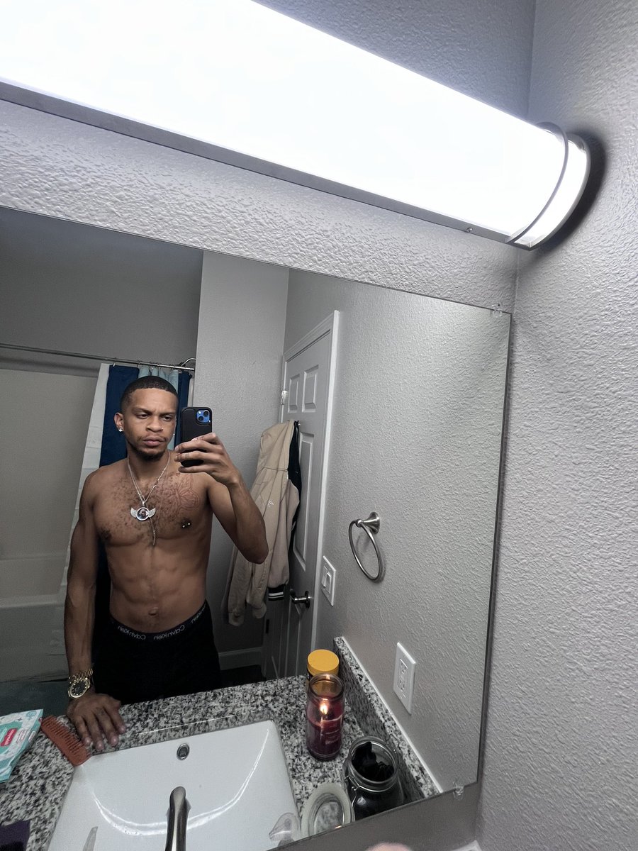 xxxpayroll's tweet photo. ° not as mëan as i look 😅 https://t.co/9PAzdQ1atg