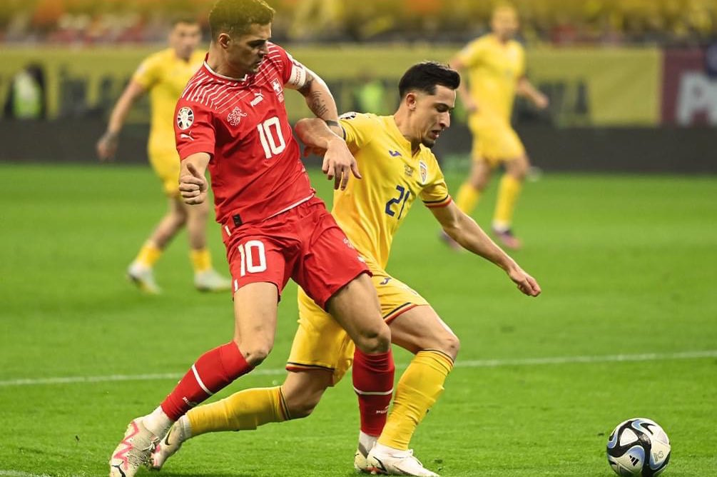 SystemFoot's tweet photo. [#Euro2024Qualifiers🇪🇺] La #Roumanie 🇷🇴 l’emporte 1-0 contre la #Suisse 🇨🇭 !

⚽️ #Alibec 50’

#ROUSUI https://t.co/TCdMlKEKOg