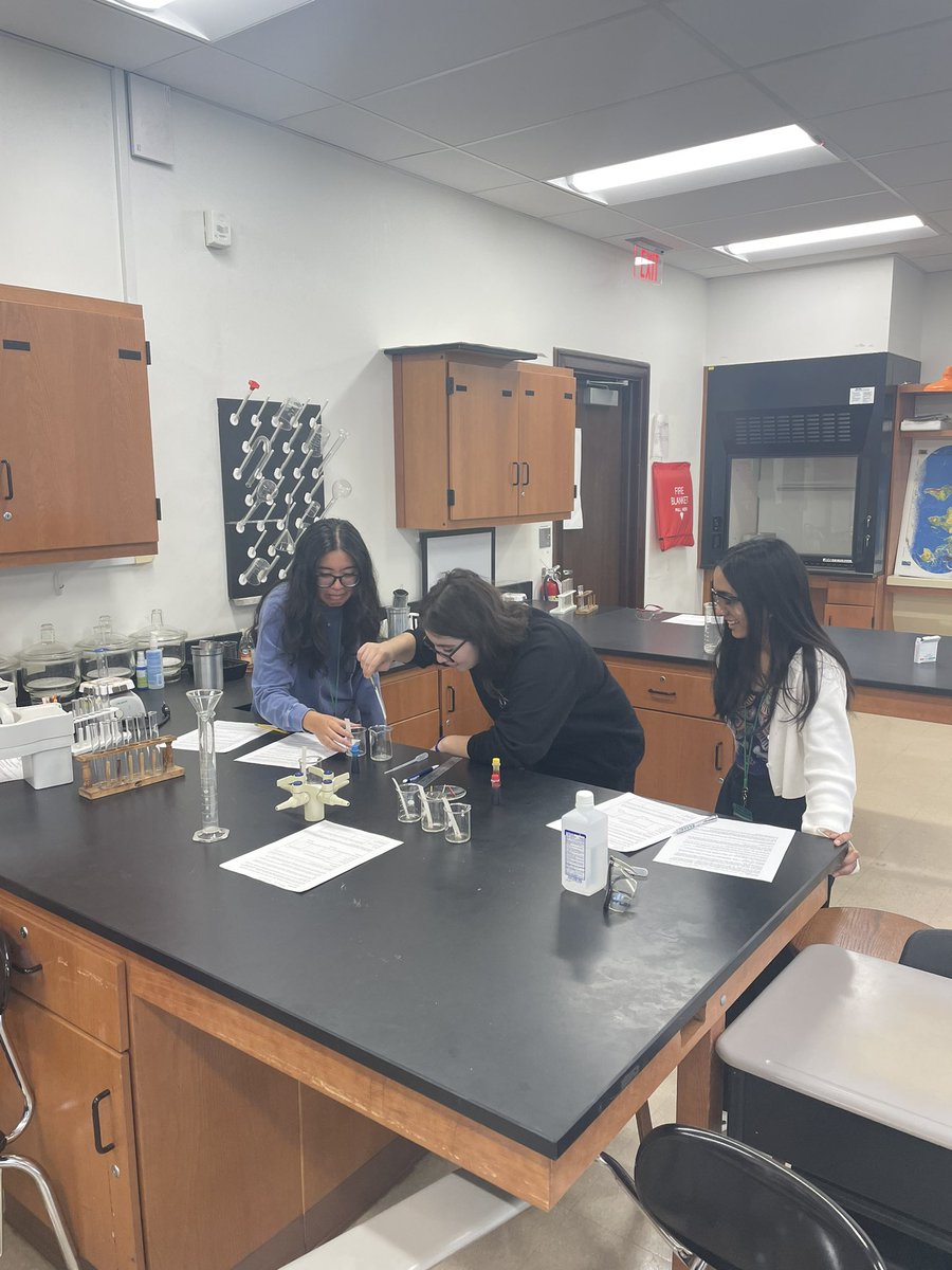 tsadikWTSD's tweet photo. AP Chemistry - Chromatography Lab - 11/21 https://t.co/iE9RFHhA1O
