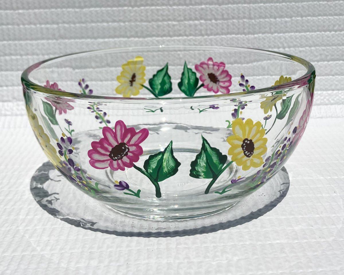 Hand painted glass bowl etsy.com/listing/125595… #glassbowl #candydish #gftsforher #SMILEtt23 #Christmasgifts #EtsySeller #floralbowl #giftsunder30