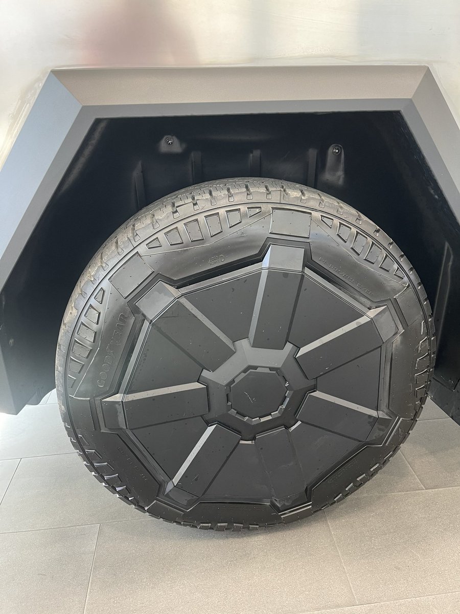 Michael Strauss tweet media