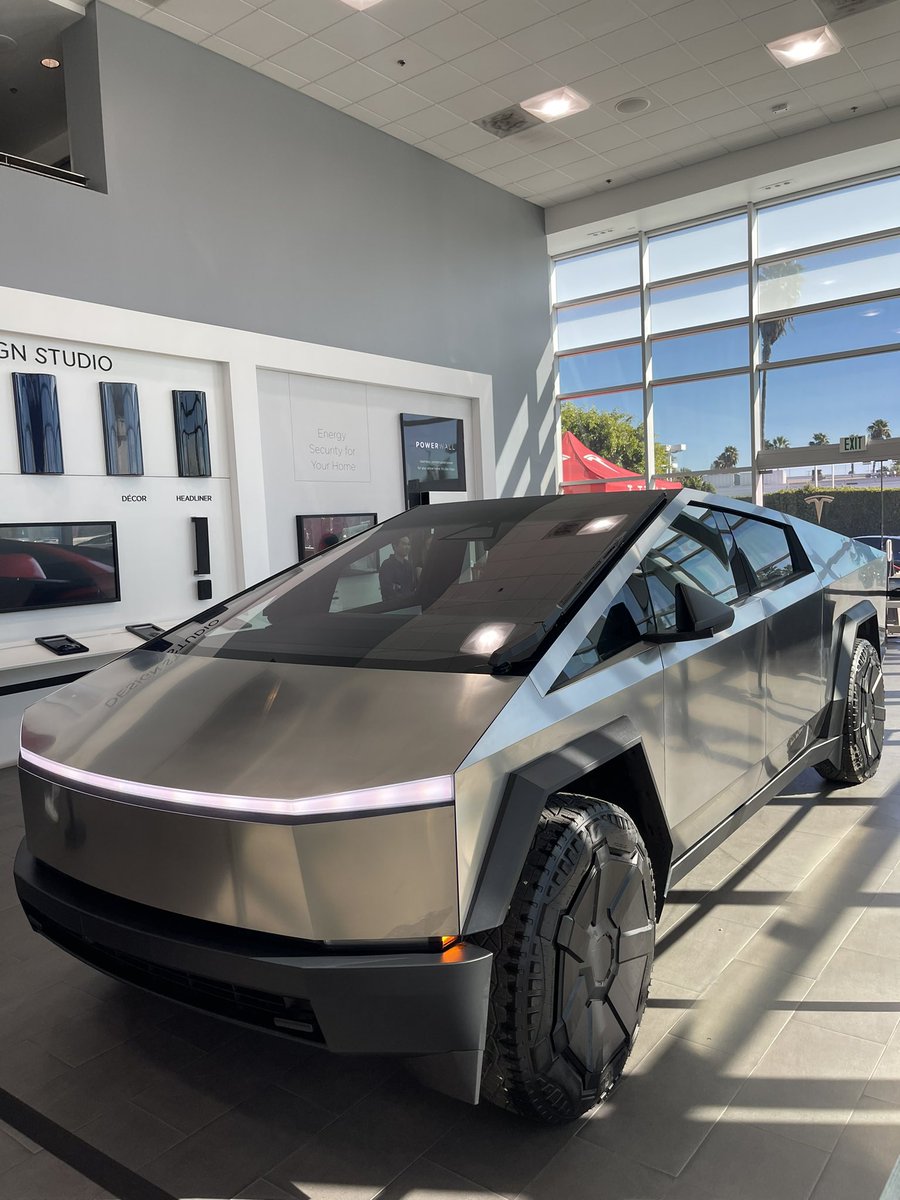 Michael Strauss tweet media