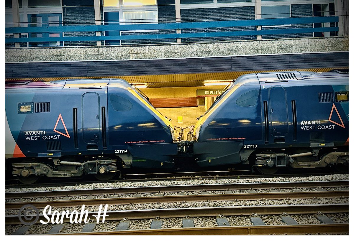 SydneyBridgeTMD's tweet image. A few more shots from yesterday at Crewe and Stafford 📸 20/11/23 #Class37 #Tractor #Class319 #Class88 #Class68 #Class221 #Class390 #Progress #RailwayPhotography #Crewe #Stafford @RailOpsGroup @DRSgovuk @AvantiWestCoast