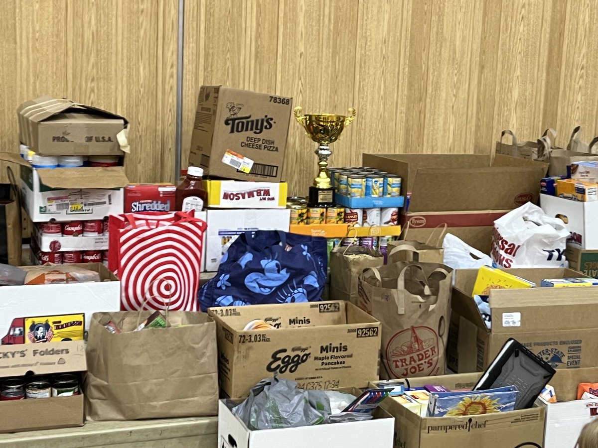 SubaRick's tweet photo. Amazing job Timmons Students and Parents! Over 3,000 items donated to the Bainbridge Area Food For Friends Pantry” …and 3rd Grade wins the first annual “Giving Trophy!” #TES #kenstoninspired https://t.co/3OPqDb5ZCt