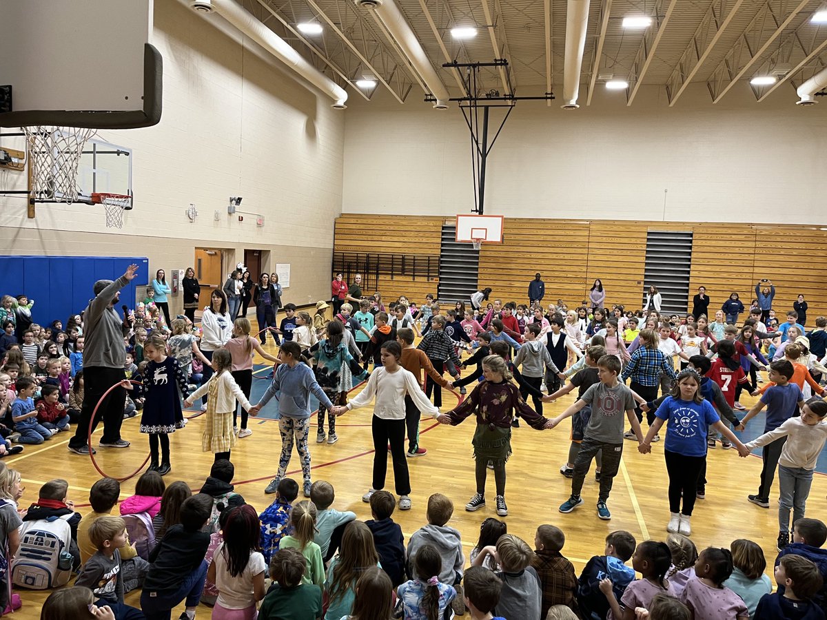 SubaRick's tweet photo. Amazing job Timmons Students and Parents! Over 3,000 items donated to the Bainbridge Area Food For Friends Pantry” …and 3rd Grade wins the first annual “Giving Trophy!” #TES #kenstoninspired https://t.co/3OPqDb5ZCt