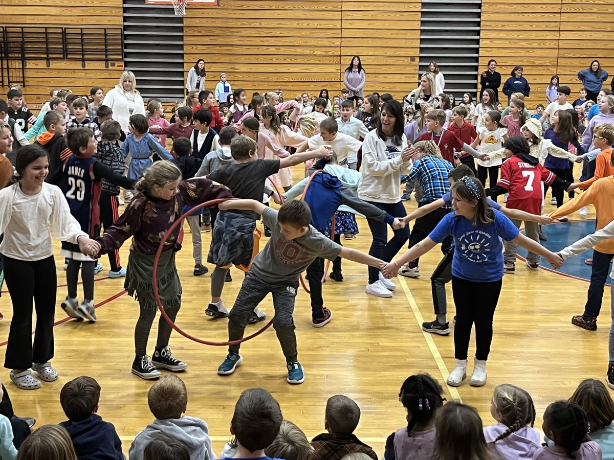 SubaRick's tweet photo. Amazing job Timmons Students and Parents! Over 3,000 items donated to the Bainbridge Area Food For Friends Pantry” …and 3rd Grade wins the first annual “Giving Trophy!” #TES #kenstoninspired https://t.co/3OPqDb5ZCt