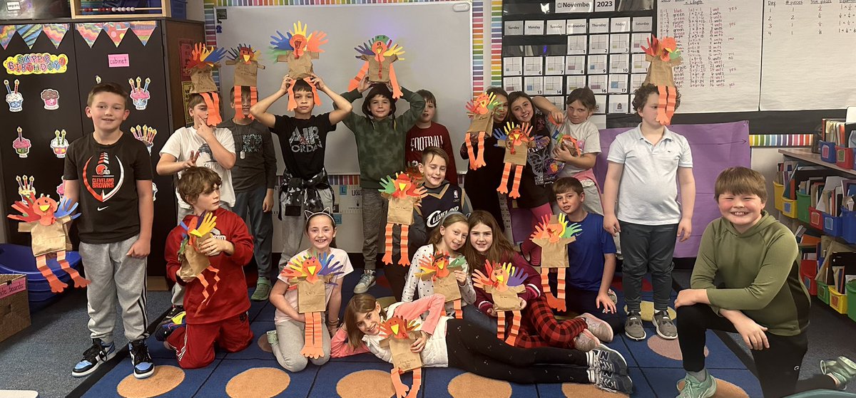 MrsThompsonCF's tweet photo. Happy Thanksgiving from these Thompson turkeys!! 🦃 #CFTogether https://t.co/7CQkfQVxVq