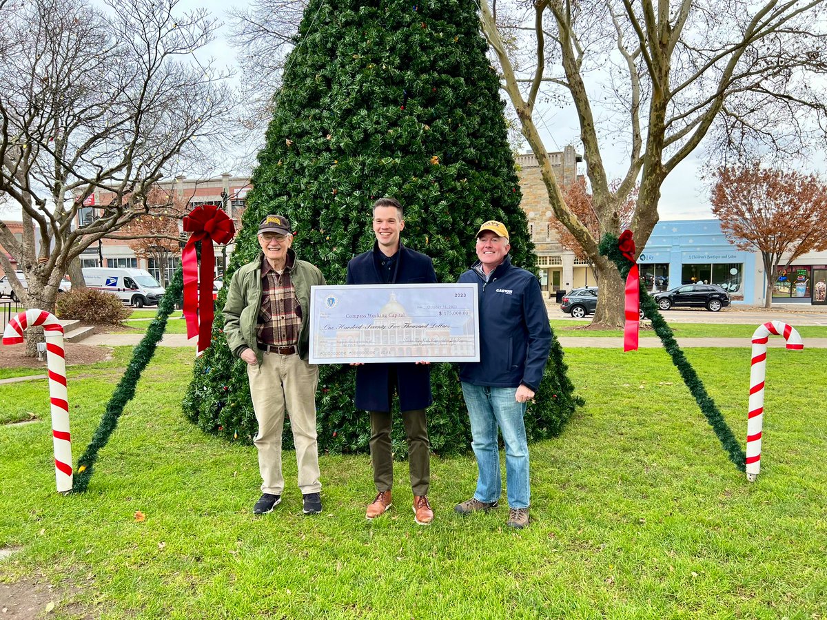 .@CompassWorkCap spent today catching up with @SenatorMikeRush in the district. Thank you Sen. Rush for your ongoing support of Compass & FSS programming, especially as our state budget earmark champion in the Senate. What a fun big check photo-op on the Norwood Common! #mapoli