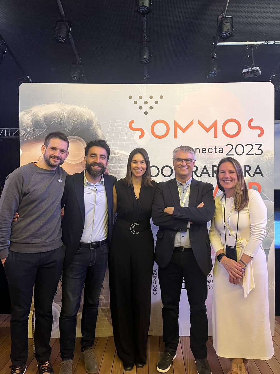 javimateoVLC's tweet image. Gran jornada #SommosConnecta organizada por el equipazo del @ceeivalencia con un broche final de lujo. Jorge Valdano y Toni Nadal hablando del talento, la exigencia, el compromiso, la pasión y el éxito profesional a través del desarrollo personal