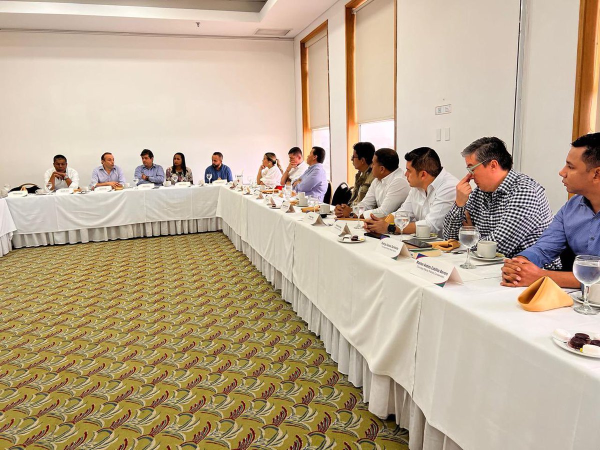 flowerojas_'s tweet photo. #ParticipandoActivamente: Hoy, junto a mis colegas concejales electos para el periodo 2024-27 y el alcalde @alejoeder, discutimos los proyectos para #Cali en el próximo año. Estamos listos para afrontar los retos y trabajar por nuestra ciudad y su gente. 💚🏙️@ConcejoCali https://t.co/pqDGI6TKzE