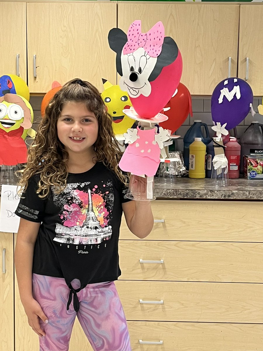 ArtwithMrsPriv's tweet photo. 3rd graders getting their balloons ready for our Sphero Thanksgiving Day Parade #wearewss https://t.co/1kVI1UZzCH
