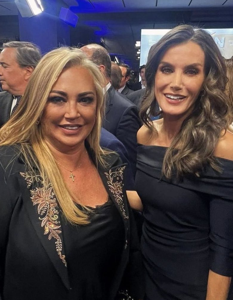 casasola_89's tweet photo. Se confirma, Belén Esteban es la princesa del pueblo 

👑 👸 https://t.co/ZEbkz4G6jx