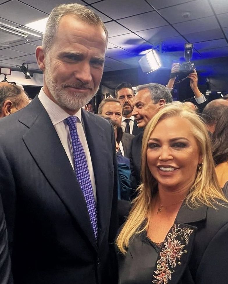 casasola_89's tweet photo. Se confirma, Belén Esteban es la princesa del pueblo 

👑 👸 https://t.co/ZEbkz4G6jx