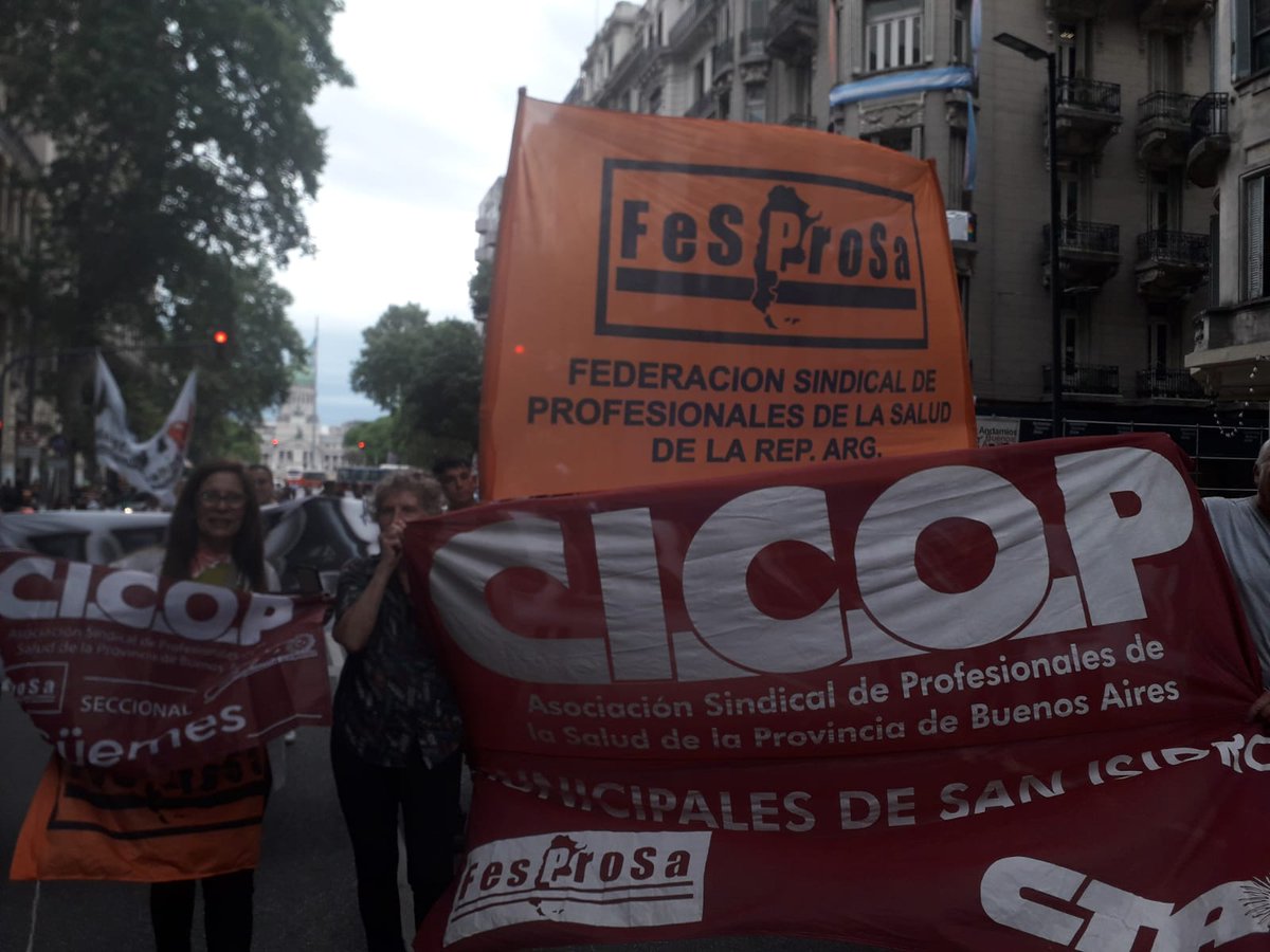 PrensaFESPROSA's tweet photo. #Hoy | No somos orcos: somos trabajadoras y trabajadores

Fesprosa, junto a @de_sitre, Cicop-San Isidro y Cicop-Haedo, marchó hoy con 1500 enfermeras y enfermeros. En el Día de la Enfermería, se leyó un documento unitario y dijimos presente en la calle, a pesar de las amenazas. https://t.co/UThJd5pmcl