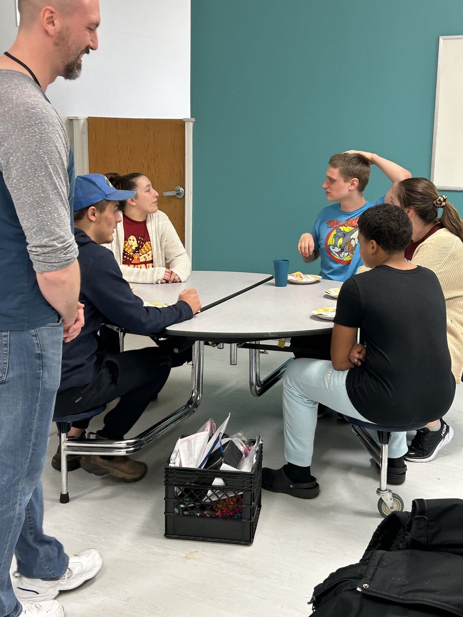 REACHCenterWSD's tweet photo. We had so much fun at Friendsgiving today. #WeAreWentzville https://t.co/UWEmRxLkxS