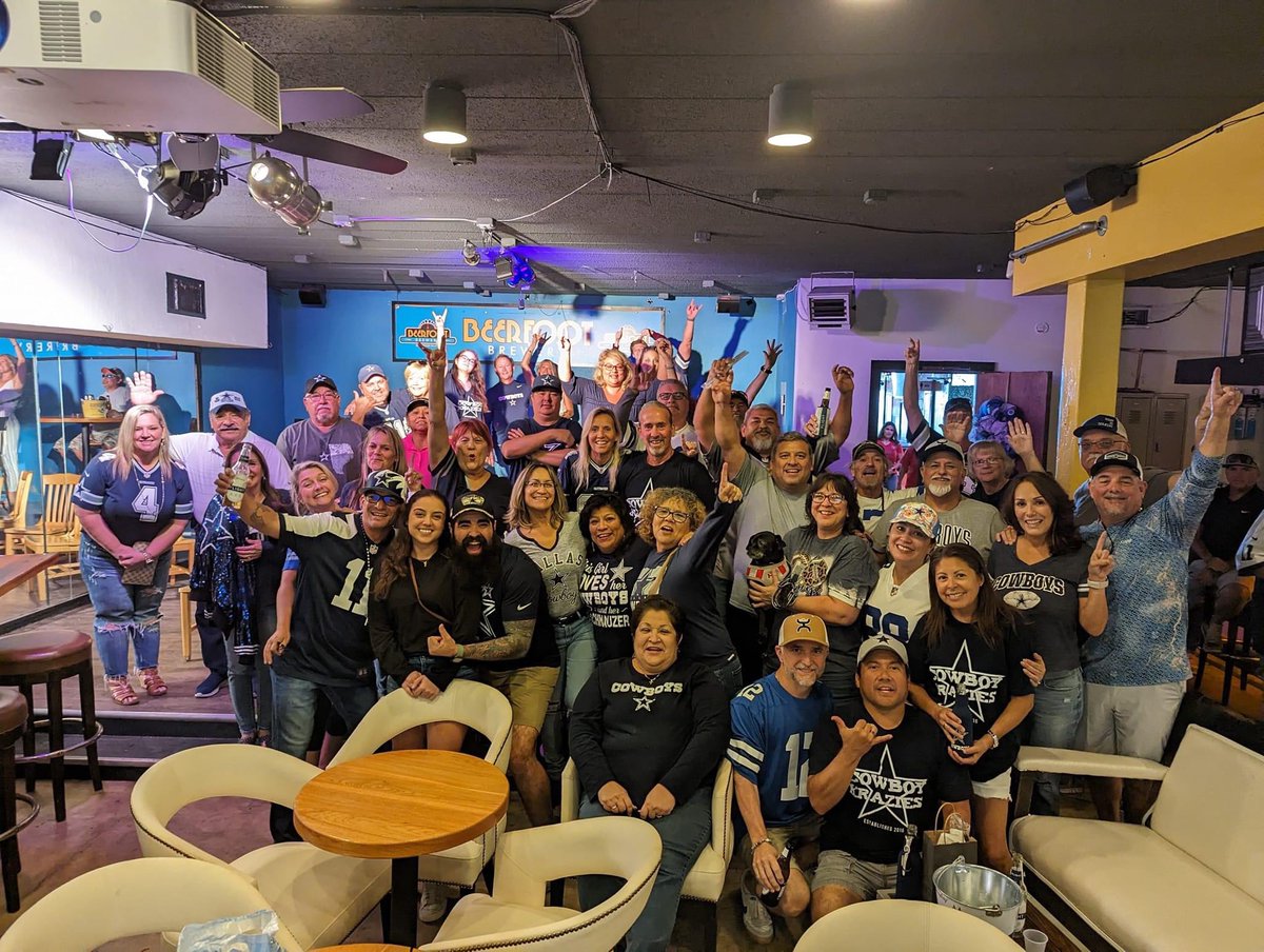 GKrazies's tweet photo. From our family to yours, Happy Thanksgiving 🦃 and to @dallascowboys ! https://t.co/cLZsDtWxTJ