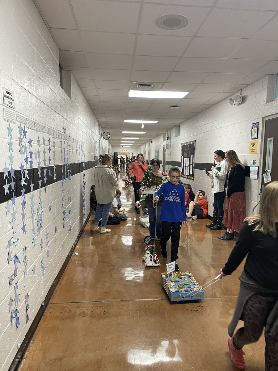 jordanmoates's tweet photo. November STEM Challenge ✅ 

Students used the engineering design process to create their own parade floats! 79 Ss who participated in this month’s challenge shared their projects parade style! Thanks to our community partner for judging! @WestViewVols https://t.co/pgmZ6iU8Cg