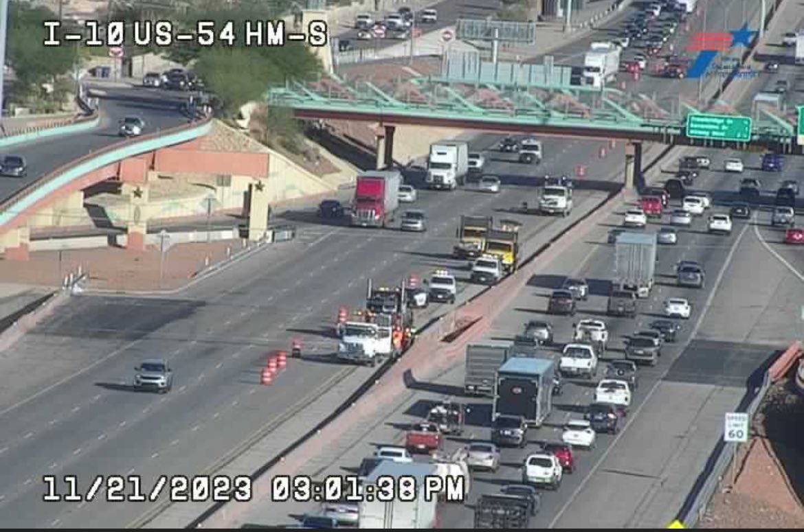 txdotelp's tweet image. UPDATE 1: Semi and debris moved over to left lane and left shoulder; now opening up the 2nd and 3rd lane. Left lane will remain closed until semi can be moved off the freeway. Clearing Time Until Further Notice. Soon you can get back to pre-Thanksgiving shopping.