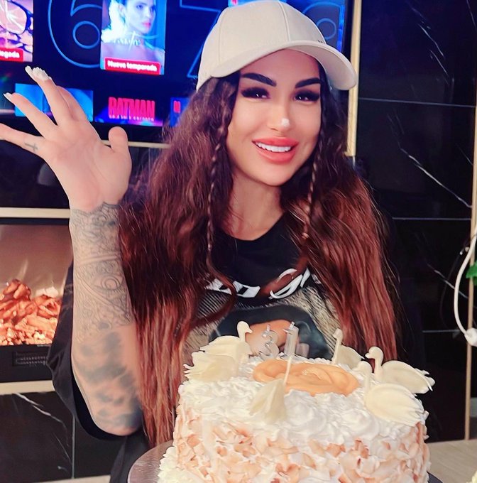 Se me olvid&oacute; daros las gracias por felicitarme mis amores 🦂✨🔥💚 11:11 https://t.co/j3mzjbIGsG