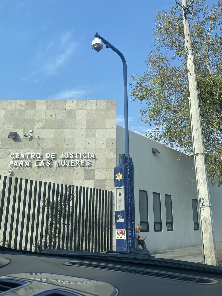 frausto_camcam's tweet photo. q cagado que hace 2 años lo quemamos y hoy ya es centro de justicia para las mujeres 💀 https://t.co/L9GyxZJdSX