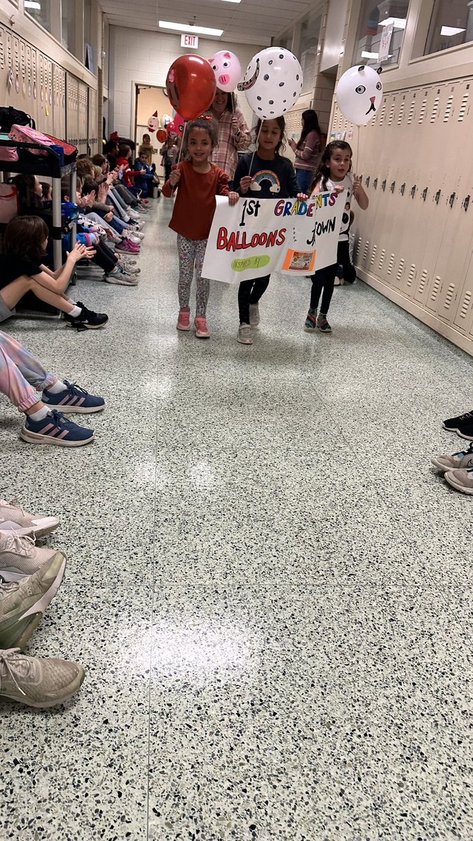 JamestownAPS's tweet photo. Happy Thanksgiving! 🦃 🎈 After learning all about the history of the Macy’s Thanksgiving parade, first graders created balloons and paraded through our halls! Gobble Gobble! #balloonsoverbroadway #firstgradefun @JulieGrade1 @MissThill2 @lindsey_gravitz https://t.co/POMiEyexIv