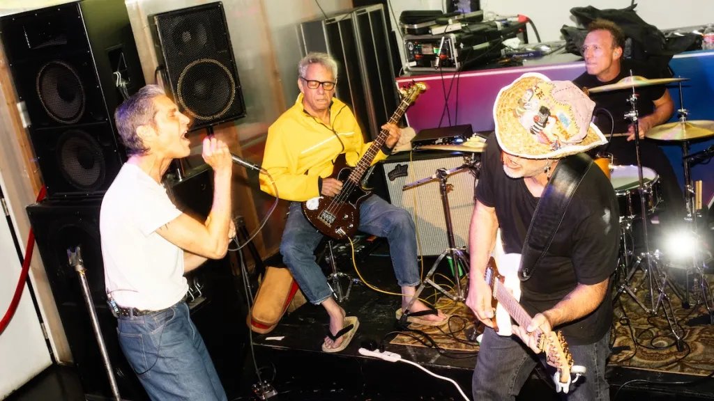 consequence's tweet photo. .@PornoforPyros reunited with former bassist Mike Watt during a secret loft show in Los Angeles: https://t.co/9yK3iuyewX https://t.co/SiuQyhO8Og