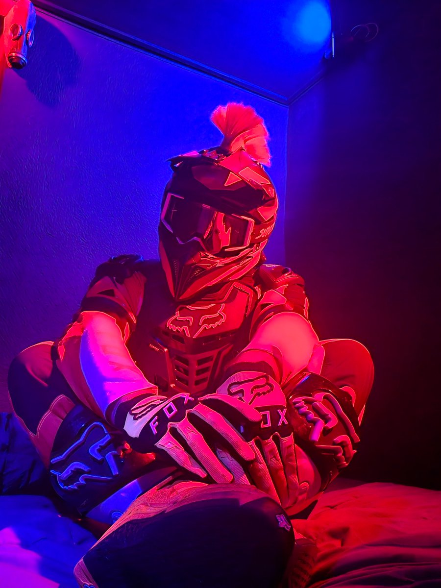 LittleRiderCH's tweet photo. Someone for cuddle and more ? https://t.co/UWFyNdkKHX