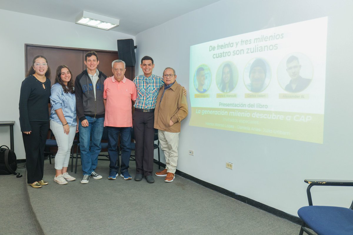 CAP100_'s tweet photo. Presentación del libro <La generación milenio descubre a CAP>. Un libro de 800 páginas elaborado por 33 jóvenes venezolanos de edades entre 17 y 29 años y cuatro de ellos  zulianos. Nuestra gratitud inmensa para los Profesores Julio Urribarri, Daniela Arias. https://t.co/uixn1qbJYL