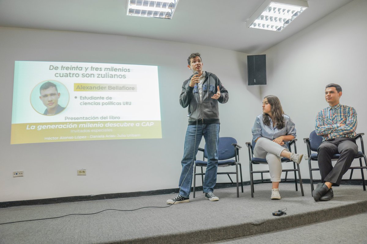 CAP100_'s tweet photo. Presentación del libro <La generación milenio descubre a CAP>. Un libro de 800 páginas elaborado por 33 jóvenes venezolanos de edades entre 17 y 29 años y cuatro de ellos  zulianos. Nuestra gratitud inmensa para los Profesores Julio Urribarri, Daniela Arias. https://t.co/uixn1qbJYL