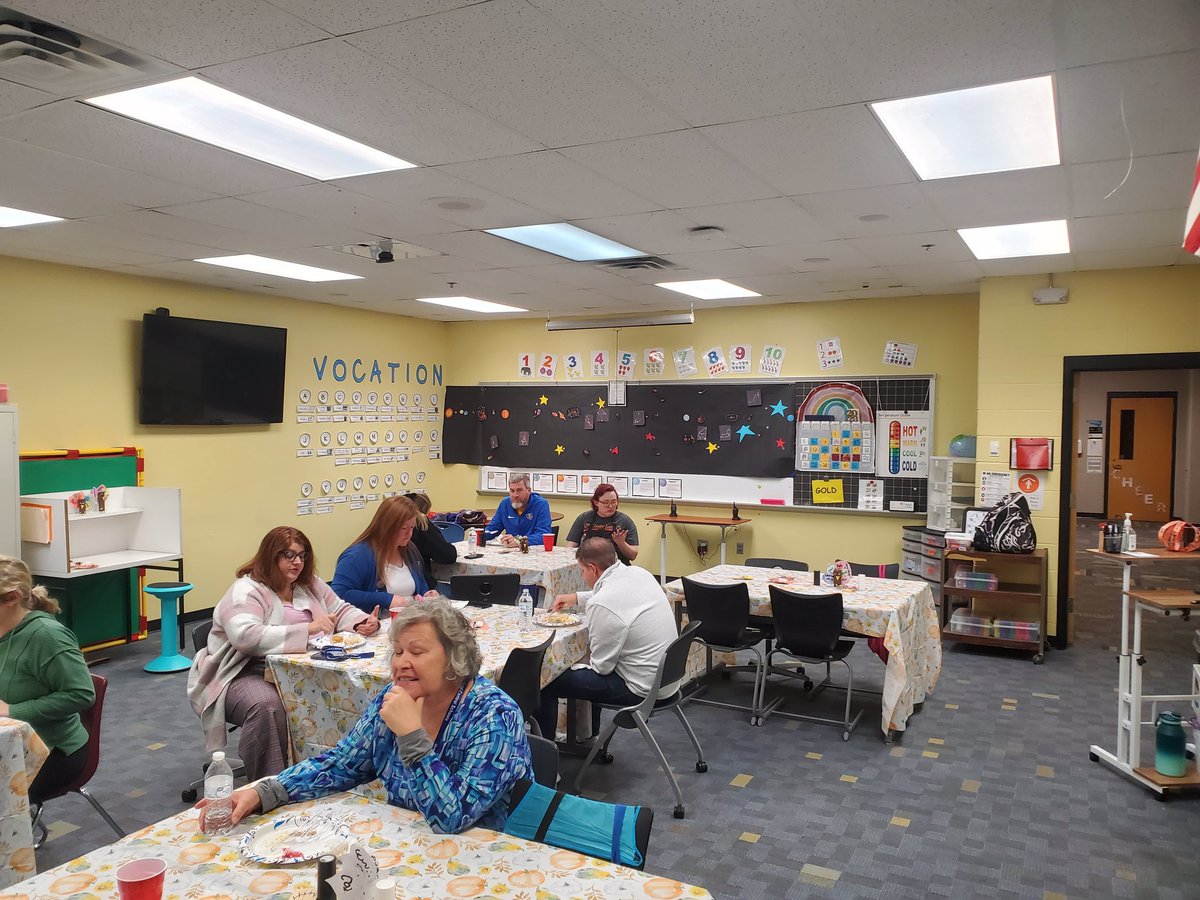 epweaver's tweet photo. Another successful Thanksgiving Feast! So thankful for our students who helped cooked this delicious meal and staff members who were able to join us. Hope everyone has a Happy Thanksgiving 😀 https://t.co/O3YyMiCTe2