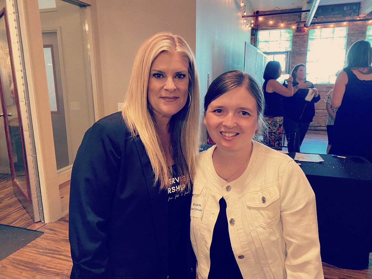 MsJachymiak's tweet photo. Hello. My name is Susan, and I am a 6th grade math teacher from Illinois. I respect and admire @drorzel. I aspire to be as kind and passionate as she is one day. She is my #eduhero and is the embodiment of an #f4leader. #f4leaders https://t.co/PmJ8dIYf40
