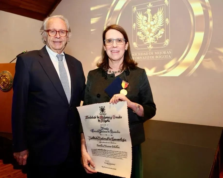INCancerologia's tweet photo. @INCancerologia es reconocido con el premio Gonzalos Jiménez de Quesada por sus 89 años al servicio de los colombianos. 
Felicidades a la #FamiliaINC. #Porelcontrolintegraldelcancer https://t.co/vKu8Q4MIe0