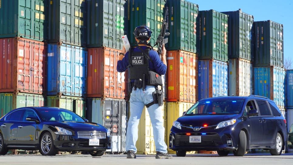 johnson_fbi1988's tweet photo. クリスピークリームドーナツを押収したATFエージェント
📸@hirosuluuuu様
🚓@03bitch_yumyum様、@konitan675様
#LEconfidential5
#LEcon5
#LE装備
#ATF装備
#ATFPOLICE
#ATF https://t.co/Ad3np4PHAZ