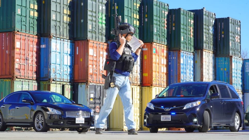 johnson_fbi1988's tweet photo. クリスピークリームドーナツを押収したATFエージェント
📸@hirosuluuuu様
🚓@03bitch_yumyum様、@konitan675様
#LEconfidential5
#LEcon5
#LE装備
#ATF装備
#ATFPOLICE
#ATF https://t.co/Ad3np4PHAZ