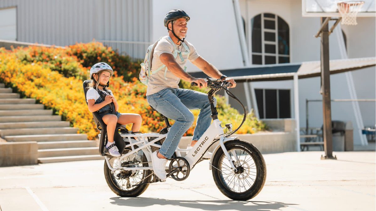 MacKidCTMadison's tweet image. #Ad Transform your trips to the grocery store and soccer practice into an effortlessly fun adventure with the ultimate 'kid-hauler"- The Lectric XPedition. Save up to $100 during the @lectricebikes Black Friday Sale, plus $490 in free accessories!

bit.ly/le_macaroni2