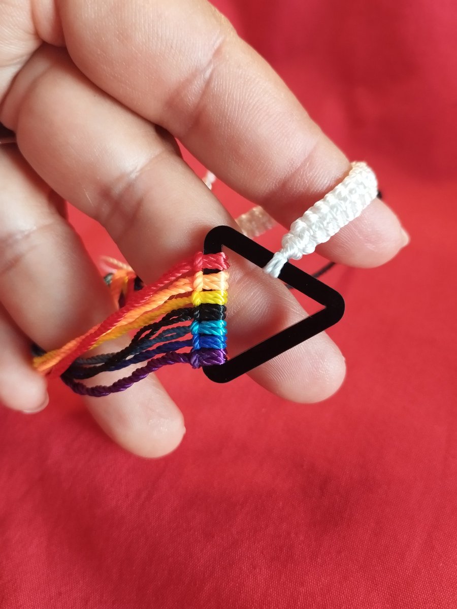 Pulsera pink Floyd hecha por manita salvadoreña.. 😍