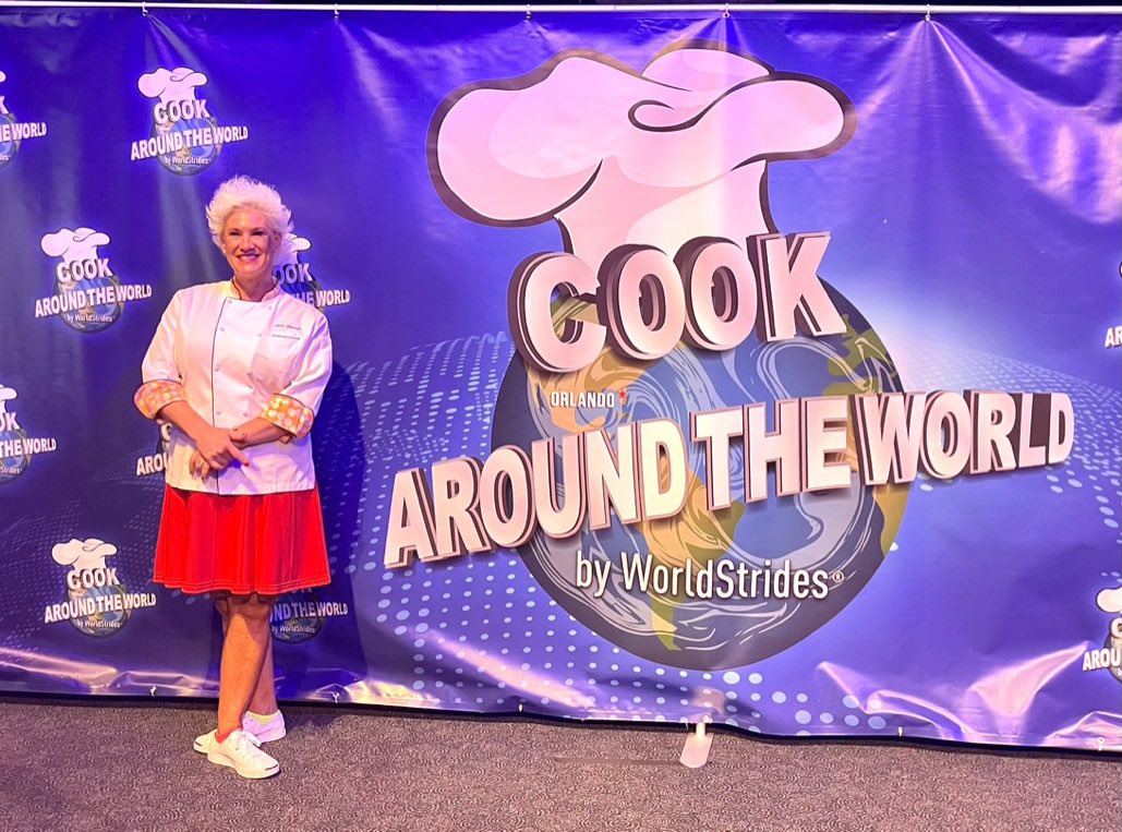 SmarttEntertain's tweet photo. As we approach Thanksgiving, we’d like to celebrate the amazing celebrity chefs we work with at Smartt Entertainment. Let us help curate your next memorable ‘experience’ by bringing in a #Celebrity #Chef. #corporateevents #fundraiserevent #corporate #culinary https://t.co/OL0wsTJgvR