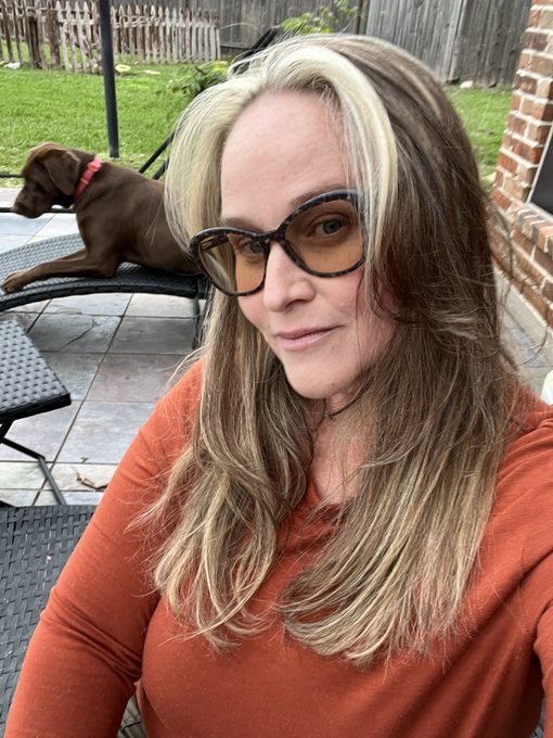 New Hair&hellip;whatcha think? 🍁❤️ https://t.co/kM1AEApOP9<a href="/tag/curvy"class="tags"><span>#curvy</span></a><a href="/tag/thick"class="tags"><span>#thick</span></a><a href="/tag/milfmonday"class="tags"><span>#milfmonday</span></a>