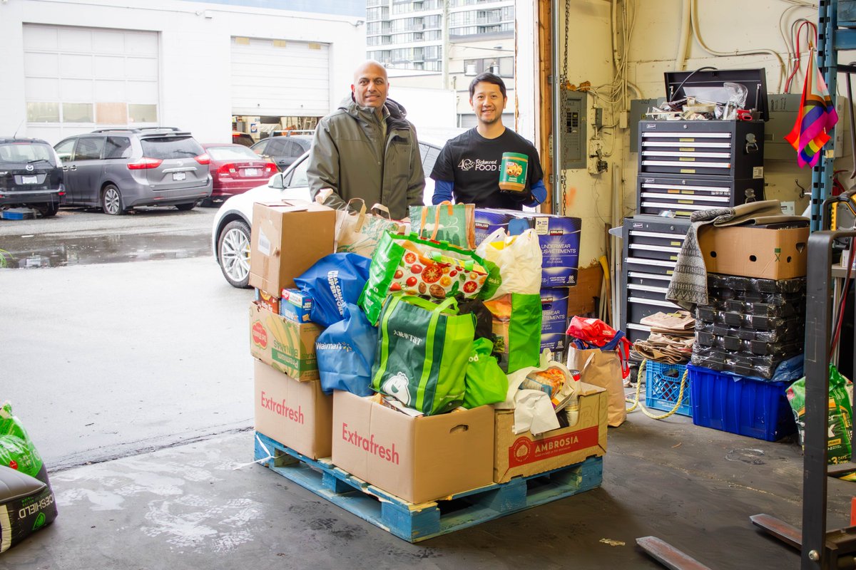 Richmond Food Bank Society (@rfbsociety) on Twitter photo Thank you to our friends over at <a href="/FusionfcCSA/">Fusion Football Club</a> for dropping off a large donation from their Player Banquet earlier in the month. They were able to collect a whopping 374kgs of non-perishable donations for us! Thank you for the continuous support 💙🙌
#RichmondBC #RichmondFoodBank Thank you to our friends over at <a href="/FusionfcCSA/">Fusion Football Club</a> for dropping off a large donation from their Player Banquet earlier in the month. They were able to collect a whopping 374kgs of non-perishable donations for us! Thank you for the continuous support 💙🙌
#RichmondBC #RichmondFoodBank